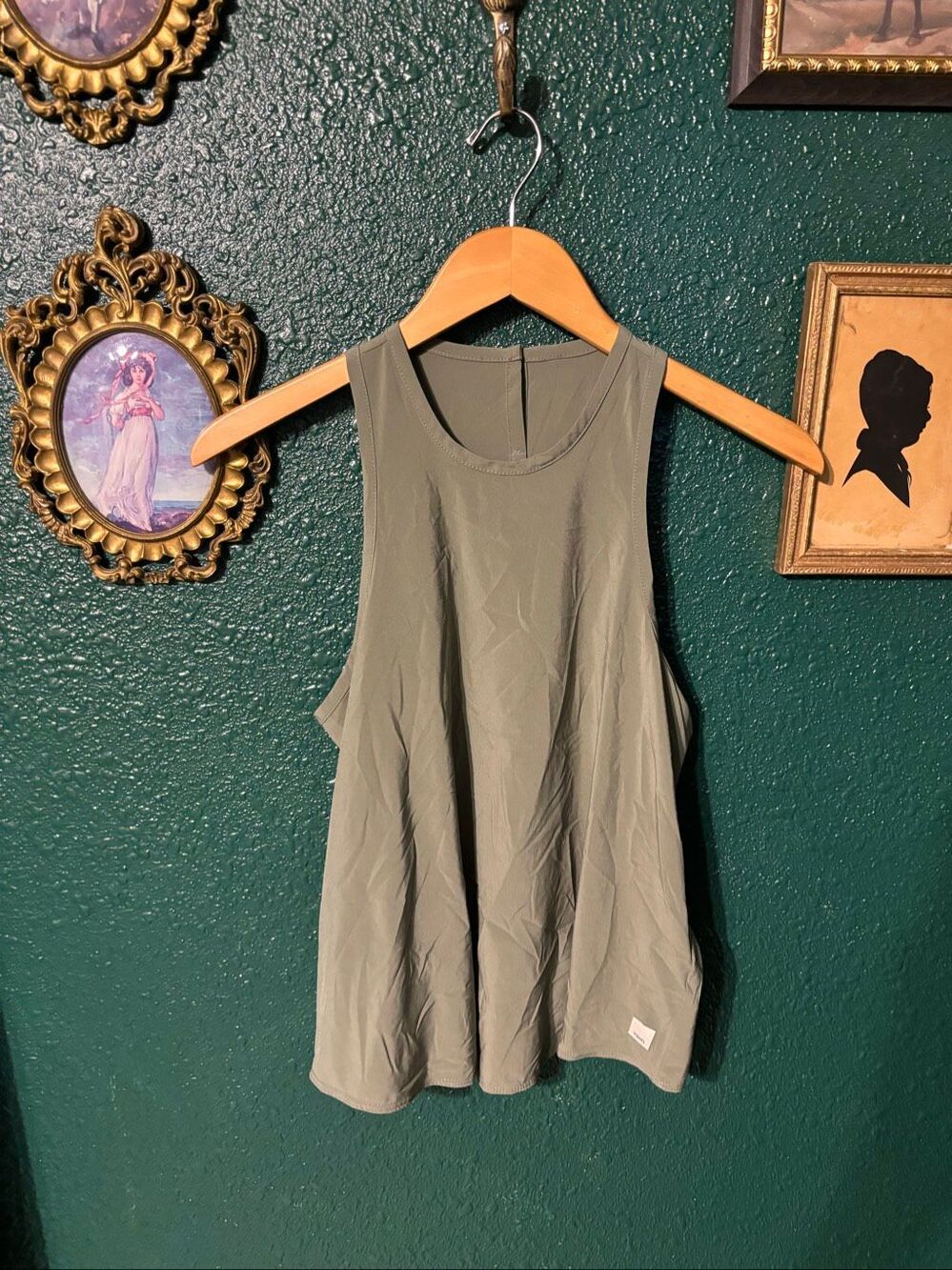 Vuori Energy High Neck Green Tank Top Size Small